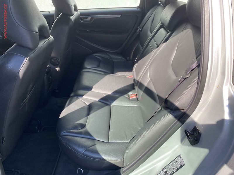 Volvo V70 (2005) 2.4 D, Momentum, xenon - fotka 10 z 17