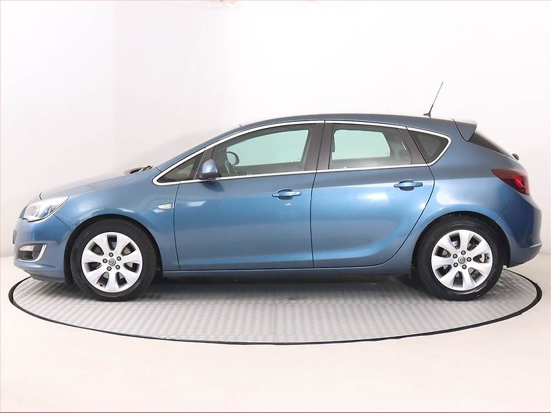 Opel Astra (2013) 1.7 CDTI, Serv.kniha, Xenony - fotka 3 z 15