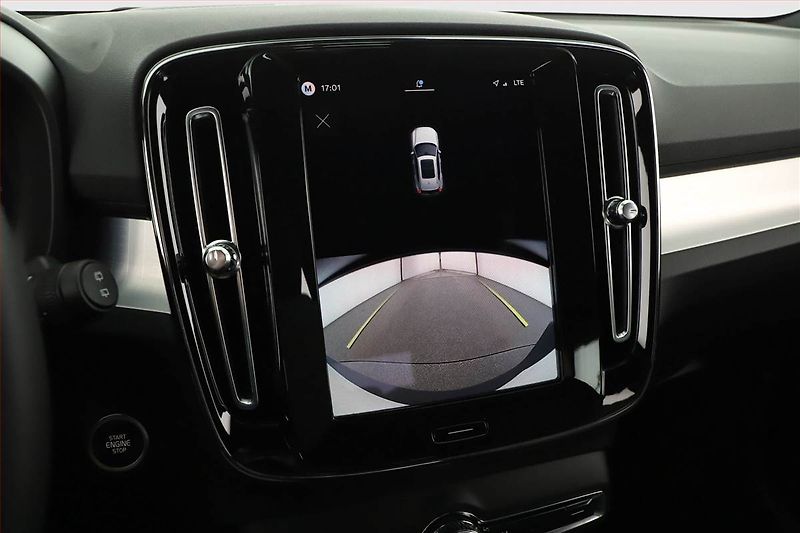 Volvo XC40 (2026) B3 - fotka 17 z 23