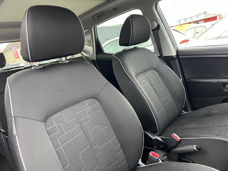 Kia Venga 1.4CVVT 66kw  KLIMA PANORAMA - fotka 29 z 38
