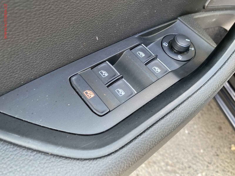 Škoda Superb (2016) 2.0 TDI 4x4, Style, DSG, kůže - fotka 13 z 19