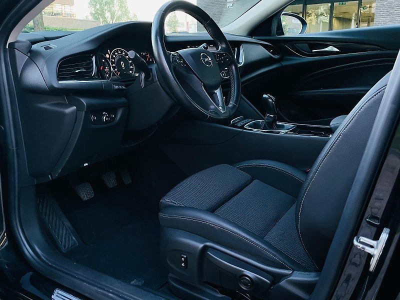 Opel Insignia 2.0CDTi KAMERA VÝHŘEV SERVISKA - fotka 28 z 51