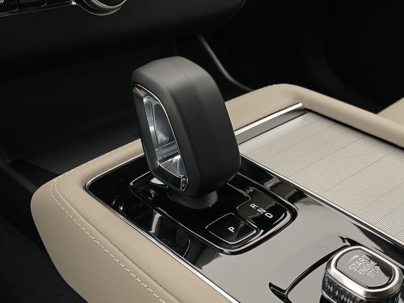 Volvo XC90 (2026) B5 AWD AUT CORE 7míst - fotka 38 z 56