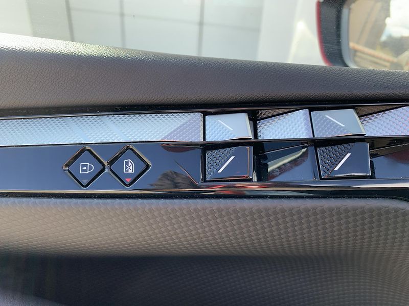 DS Automobiles DS4 TROCADERO 1.5 BlueHDi 96kW AT8 - fotka 20 z 29