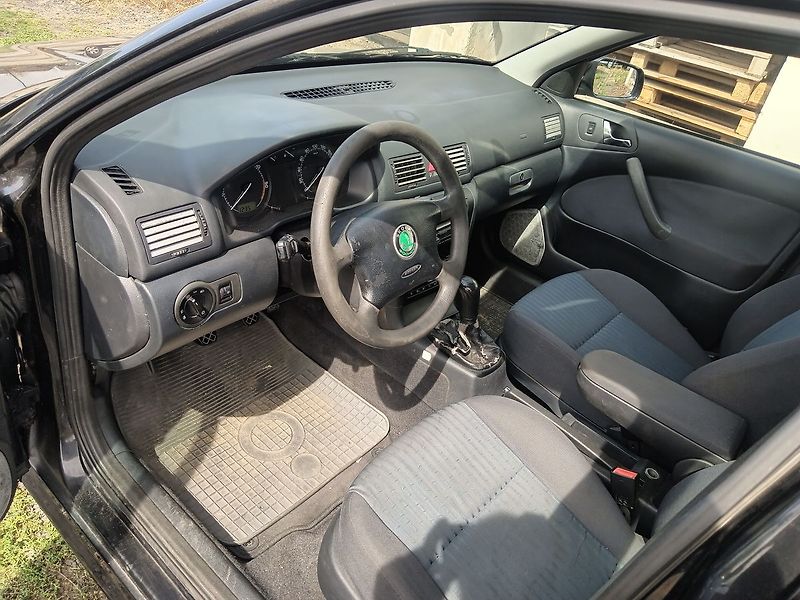 Škoda Octavia 1.9 TDI  Ambiente TOUR - fotka 9 z 40