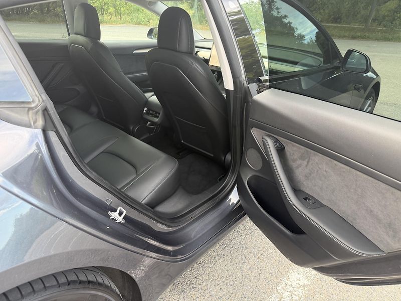 Tesla Model 3 (2022) LR, 93 %, tažné, Ryzen, Matrix - fotka 12 z 30