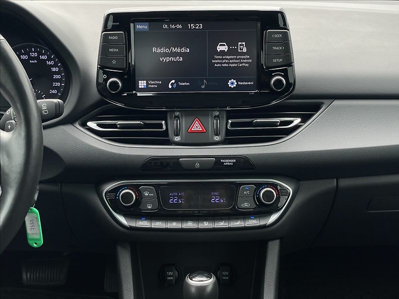 Hyundai i30 1,5 T-GDI AT7 Combi Smart PDC - fotka 11 z 23