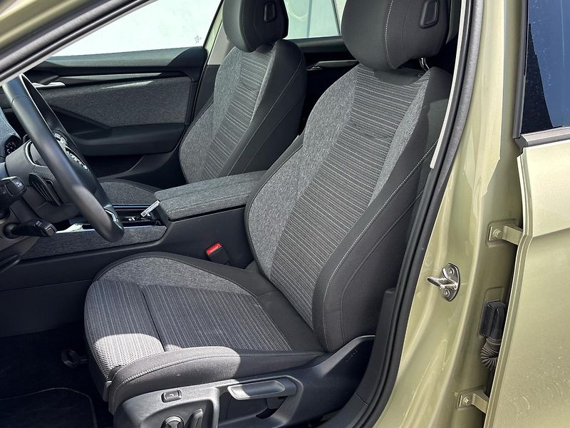Škoda Superb SELECTION - fotka 7 z 27