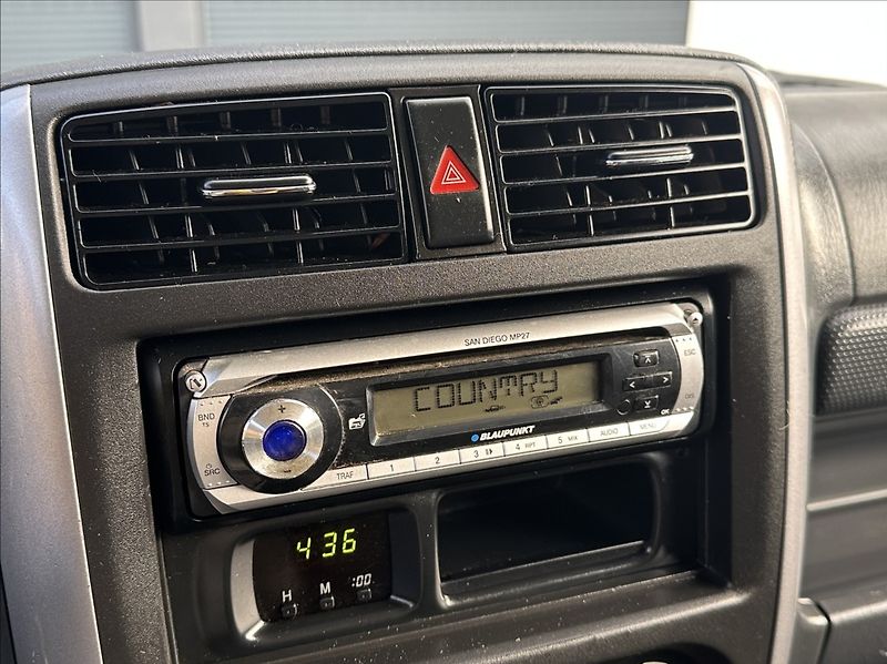 Suzuki Jimny 1,3 86PS  Club Ranger 4x4 - fotka 27 z 46