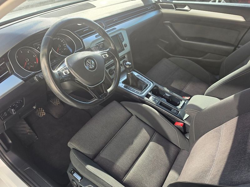 Volkswagen Passat (2015) 2.0 TDI Navi, TOP STAV - fotka 8 z 30