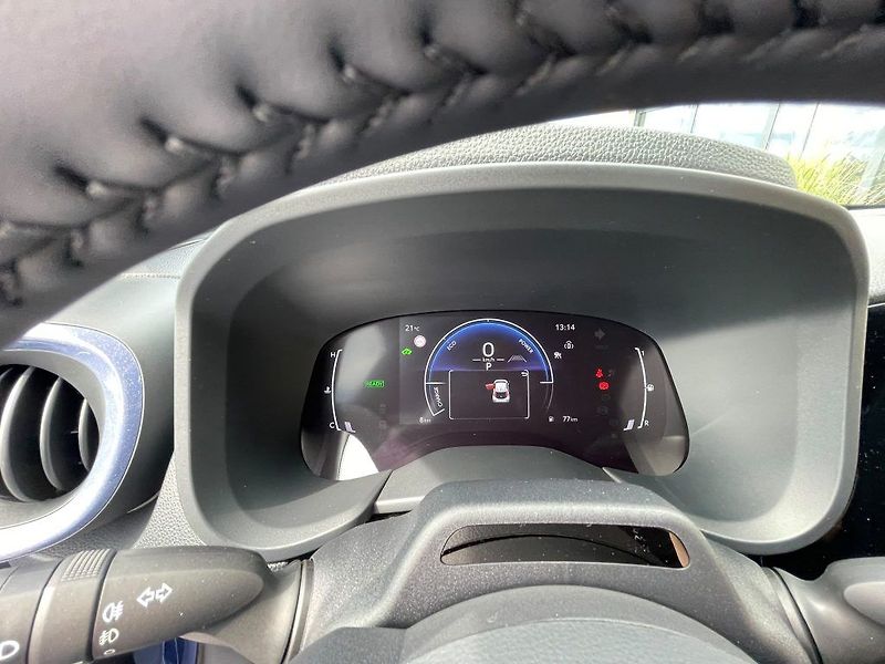 Toyota Aygo 1.5 Hybrid automat Style Smart - fotka 23 z 27