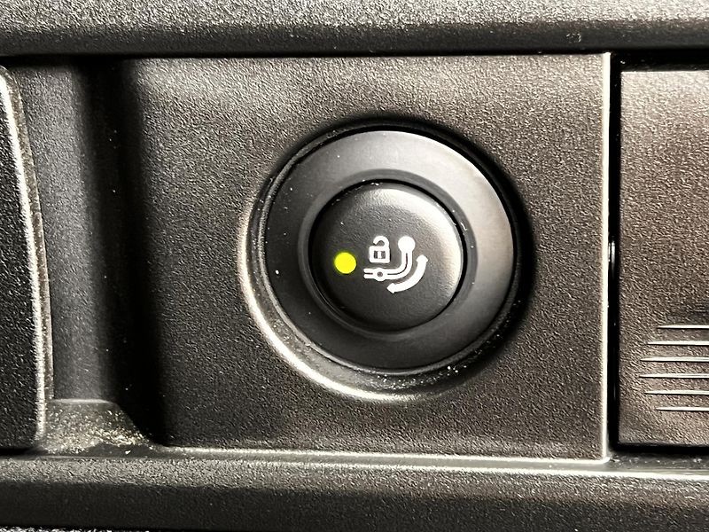 BMW X5 M50i Individual VZDUCH - fotka 18 z 31