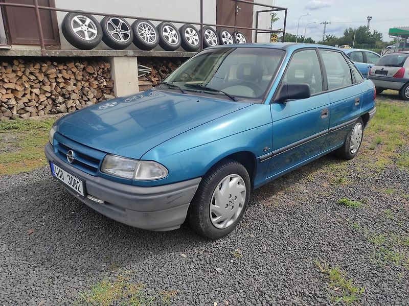 Opel Astra 1.4 8V - fotka 1 z 16