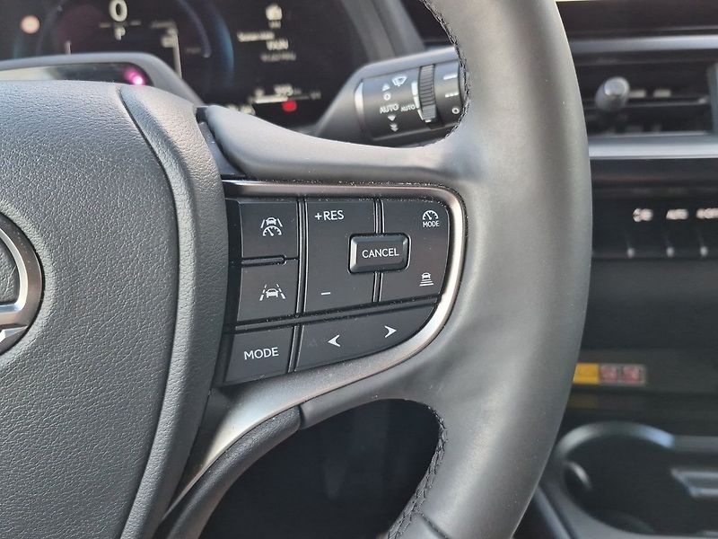Lexus UX 300h h F SPORT Design Bi-Tone - fotka 15 z 25