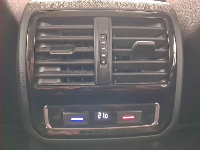 Volkswagen Passat (2019) R-Line 1.5 TSI - fotka 20 z 20
