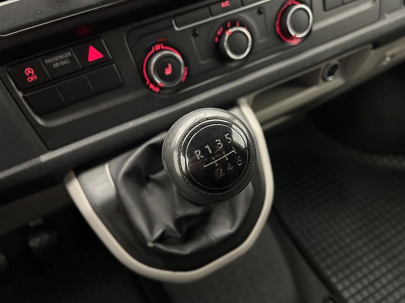 Volkswagen Transporter 2.0 TDI Long - fotka 12 z 22