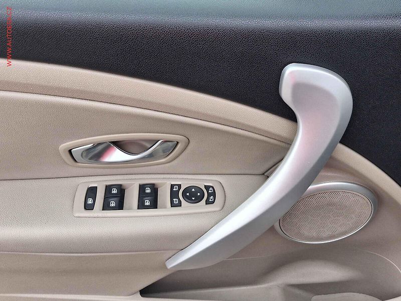 Renault Fluence (2010) 1.6 i, ČR, autoAC, temp. - fotka 11 z 19