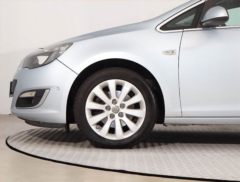Opel Astra (2015) 2.0 CDTI, Tempomat - fotka 14 z 20