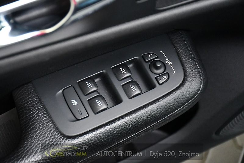 Volvo V60 2,0 T6 186kW PHEV TWIN ENGINE - fotka 24 z 51