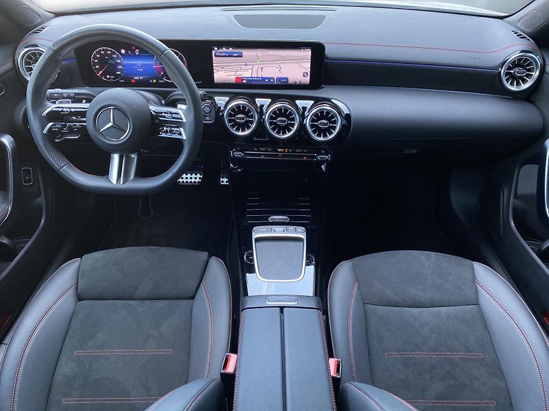 Mercedes-Benz CLA 180 d Shooting Brake - fotka 12 z 28
