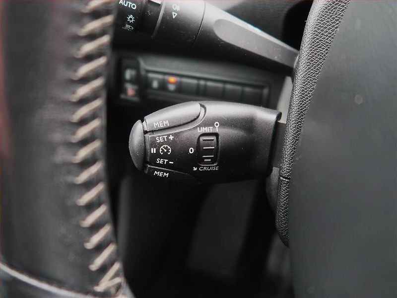 Peugeot 308 (2015) 1.6 e-HDi, Navi, Tempomat - fotka 17 z 20