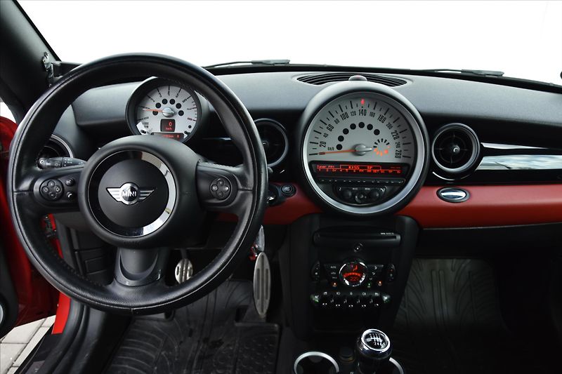 Mini Cooper S 1.6T 135kW ČR - fotka 11 z 18