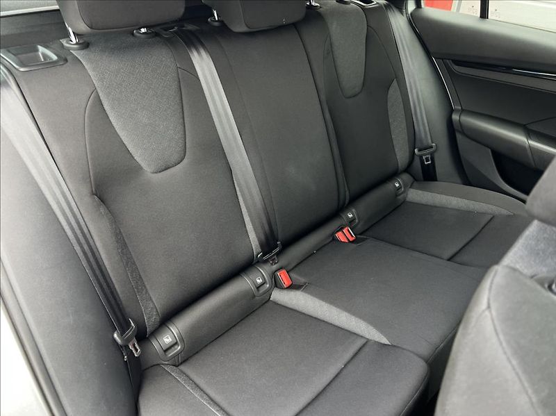 Škoda Octavia 2,0 TDI 85kW Active Combi - fotka 20 z 23