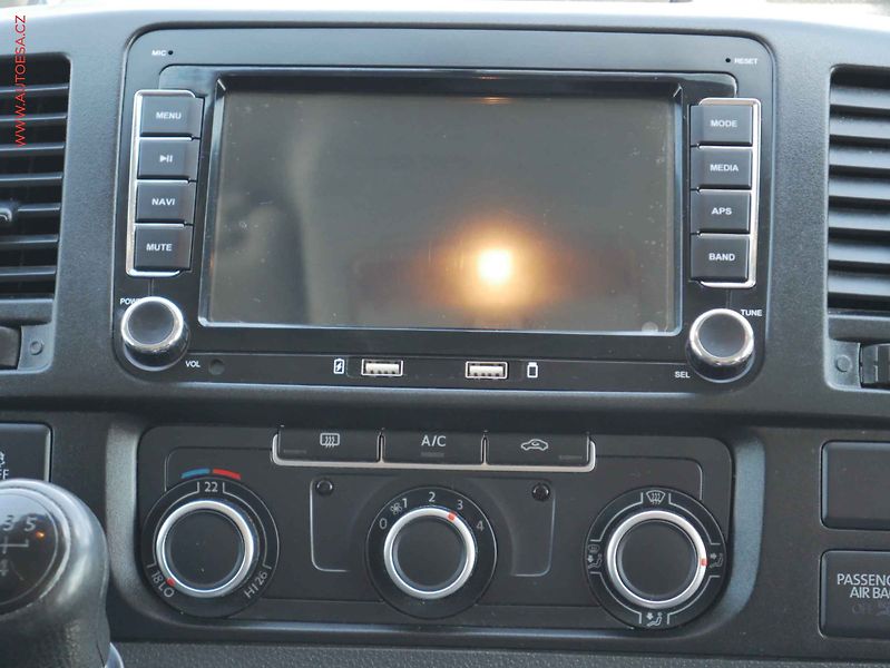 Volkswagen Transporter (2014) 2.0TDi L2 9míst, AC, kamera - fotka 9 z 12
