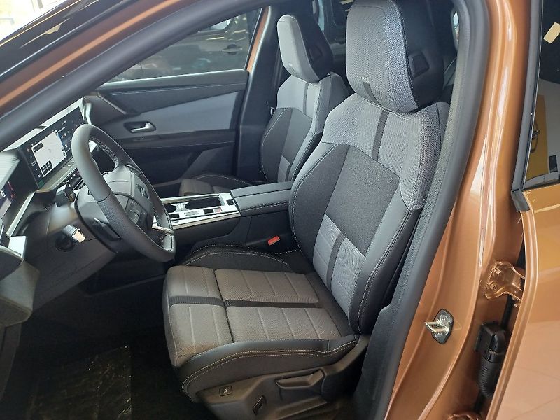 Opel Grandland (2026) Ultimate Hybrid 1,2T 145k AT - fotka 16 z 36