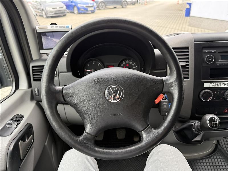Volkswagen Crafter 2,0   105kW,PLOŠINA,1.MAJ,SERV - fotka 13 z 23