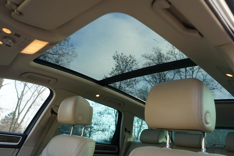 Volkswagen Touareg 180kW Pano 360 Matrix AdTempom - fotka 29 z 33
