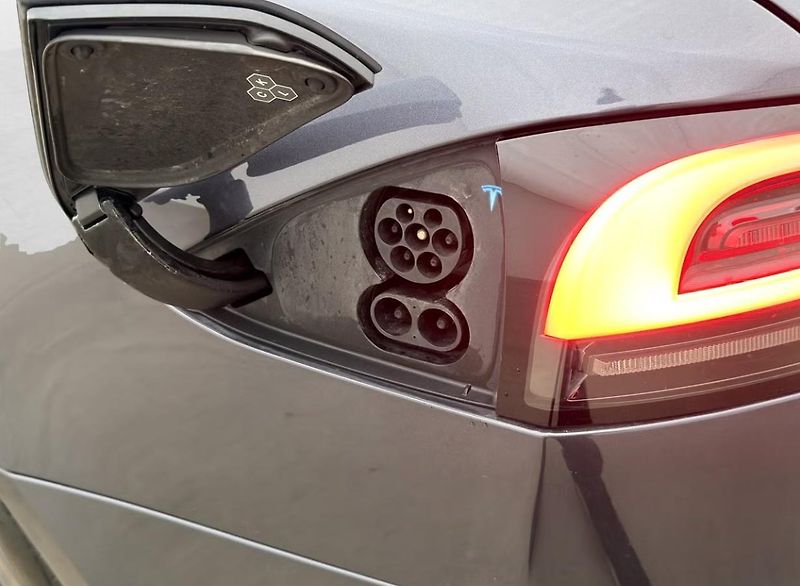 Tesla Model S LR AWD Kam Vzduch Yoke Pano. - fotka 33 z 36