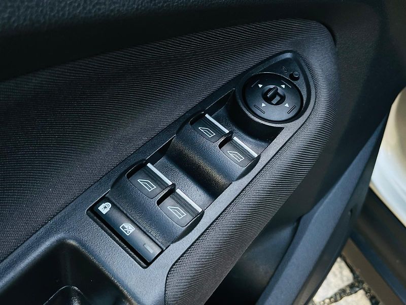 Ford C-MAX 2.0TDCi MANUÁL VÝHŘEV TAŽNÉ  - fotka 34 z 47