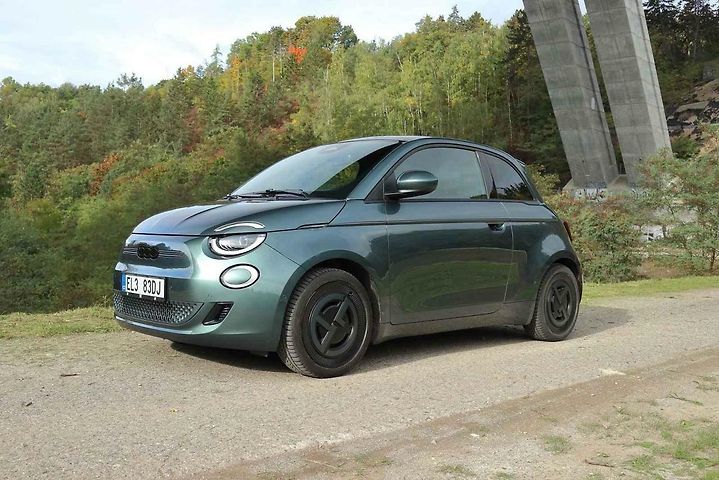 Automobilka Fiat se spojila se slavným módním domem a výsledkem je ta nejstylovější podoba klasické pětistovky.