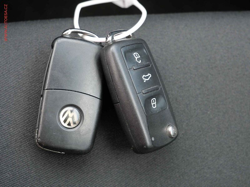 Volkswagen Polo (2013) 1.2i, servis.kniha, AC - fotka 14 z 14