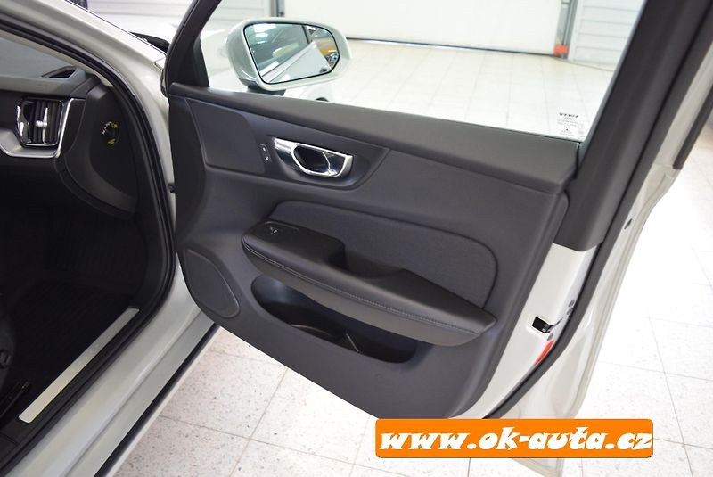 Volvo V60 2.0 D PRAV.SERVIS AUTOMAT 2020 - fotka 23 z 61