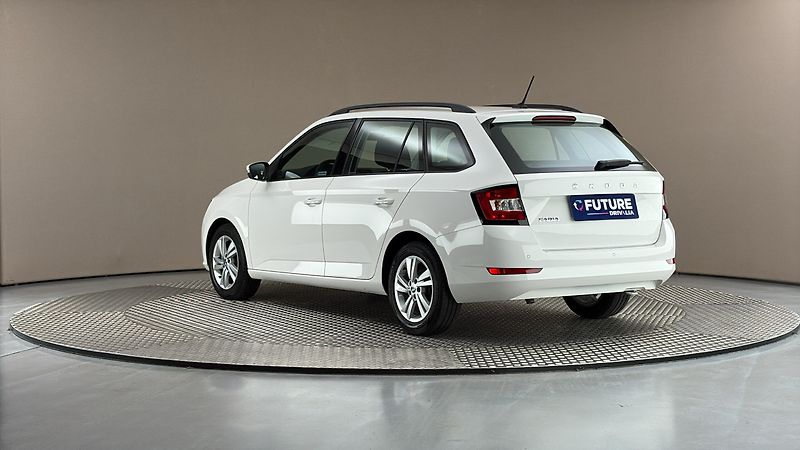 Škoda Fabia 1.0 TSI Ambition Combi - fotka 2 z 24
