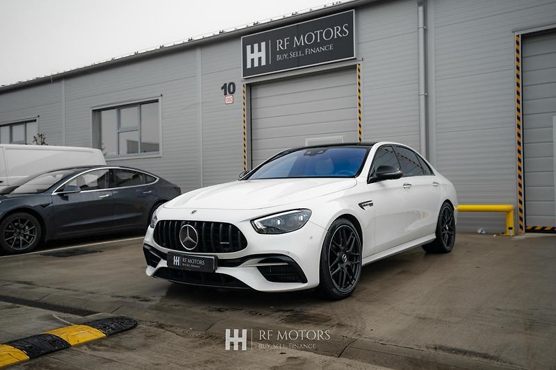 Mercedes-Benz Třídy E (2022) AMG E63 S 4MATIC 450kW - fotka 3 z 56