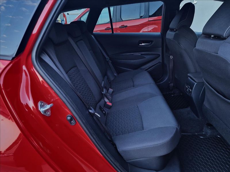 Toyota Corolla 1.8 Hybrid Comfort, ČR,1.Maj. - fotka 15 z 46