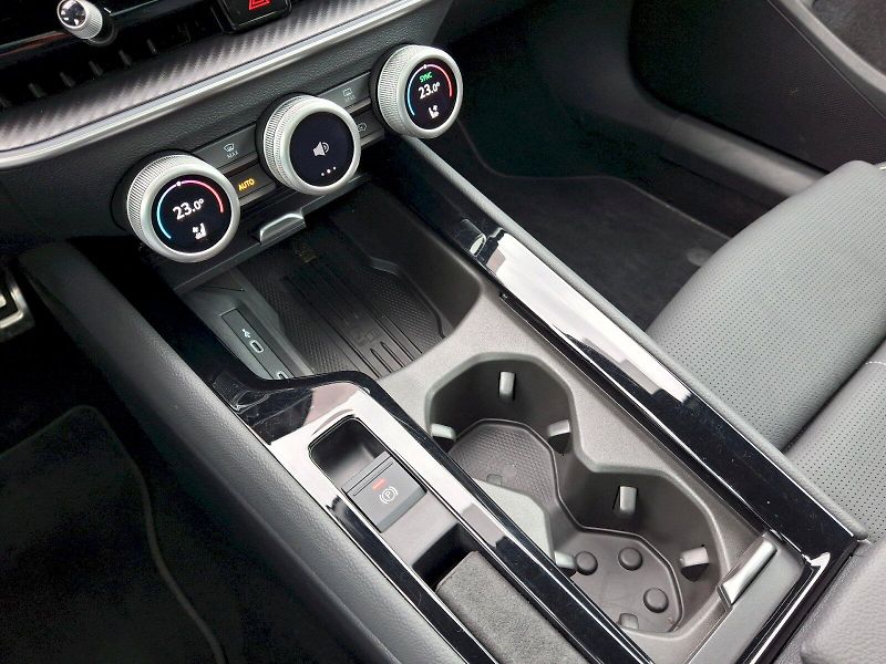 Škoda Superb (2025) Combi iV SportLine DSG 1,5TSi - fotka 30 z 35