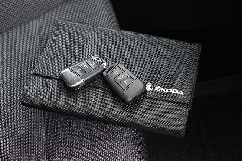 Škoda Superb 2.0 TDI REZERVACE - fotka 34 z 43
