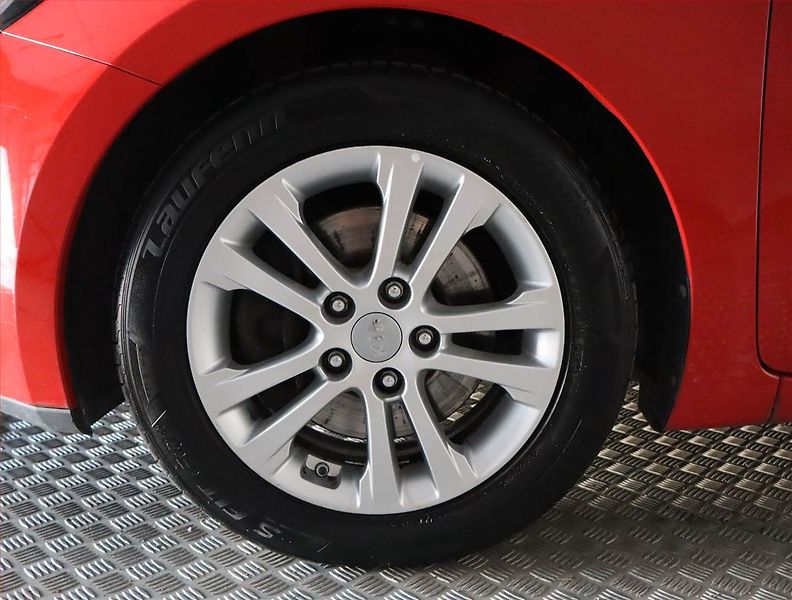 Kia Ceed (2015) 1.6 CRDi, Navi, Park. senzory - fotka 15 z 21