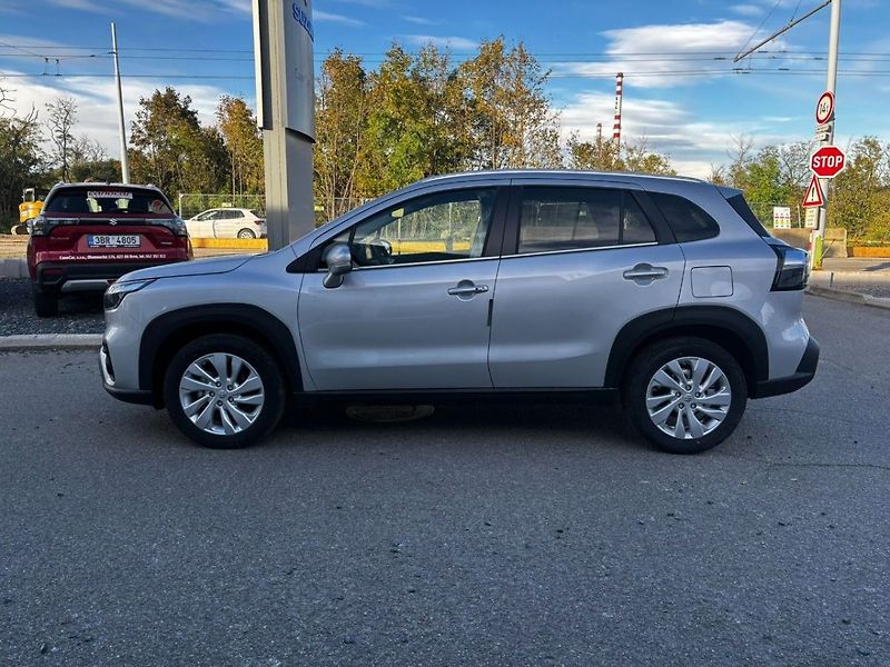 Suzuki S-Cross 4x4 Premium - fotka 4 z 10