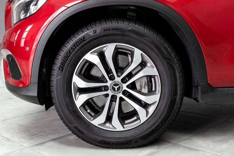 Mercedes-Benz GLC 250d 4MATIC*ACC*TAŽNÉ*DPH - fotka 35 z 44