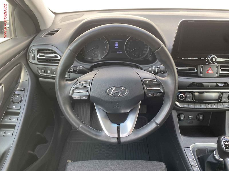 Hyundai i30 (2023) 1.5 T-GDi, 1.maj,ČR, Smart - fotka 11 z 18