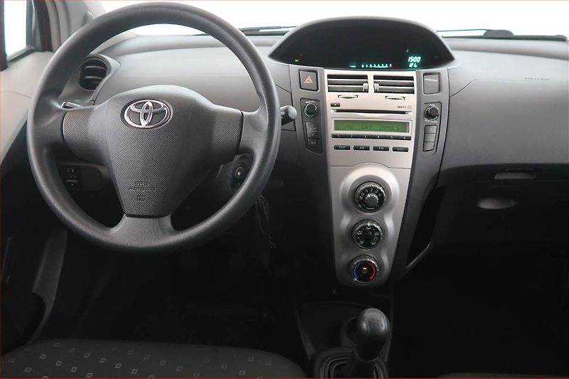 Toyota Yaris (2007) 1.0 VVT-i, po STK, Tažné - fotka 7 z 13