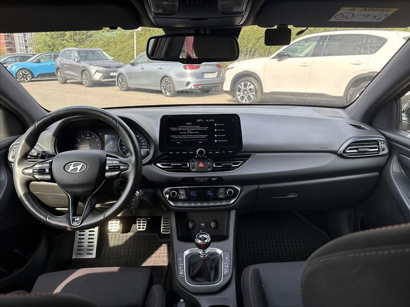 Hyundai i30 1,5 TGDi N-Line TOP STAV TAŽNÉ - fotka 9 z 47