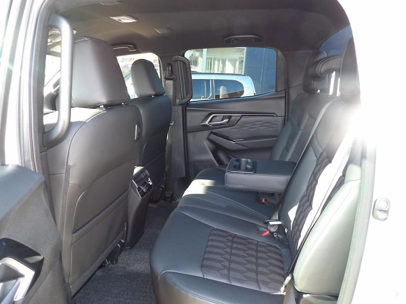 Isuzu D-Max (2026) V-Cross 1.9L 163K 4x4 6st. A/T - fotka 13 z 46