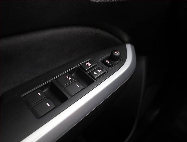 Suzuki Vitara (2016) Premium 1.6 DDiS, 4X4 - fotka 14 z 19