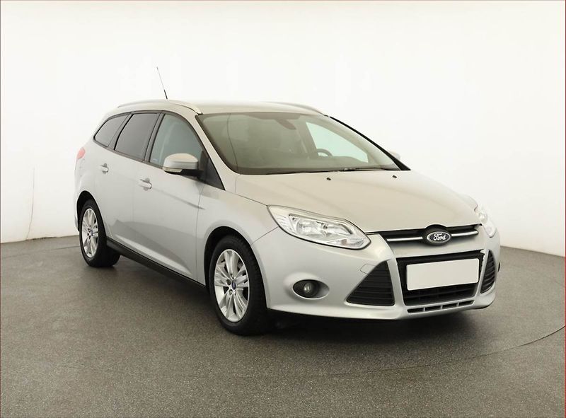 Ford Focus (2011) 1.6 TDCi, nová STK, Tažné - fotografie inzerátu